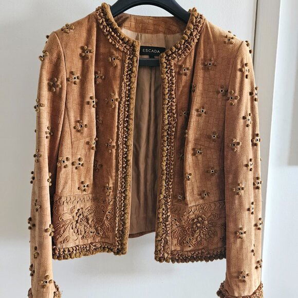 SHOWSTOPPING DESIGNER ESCADA SUEDE SUIT WITH MAGNIFICENT DETAILING- SIZE 40 - Picture 3 of 12